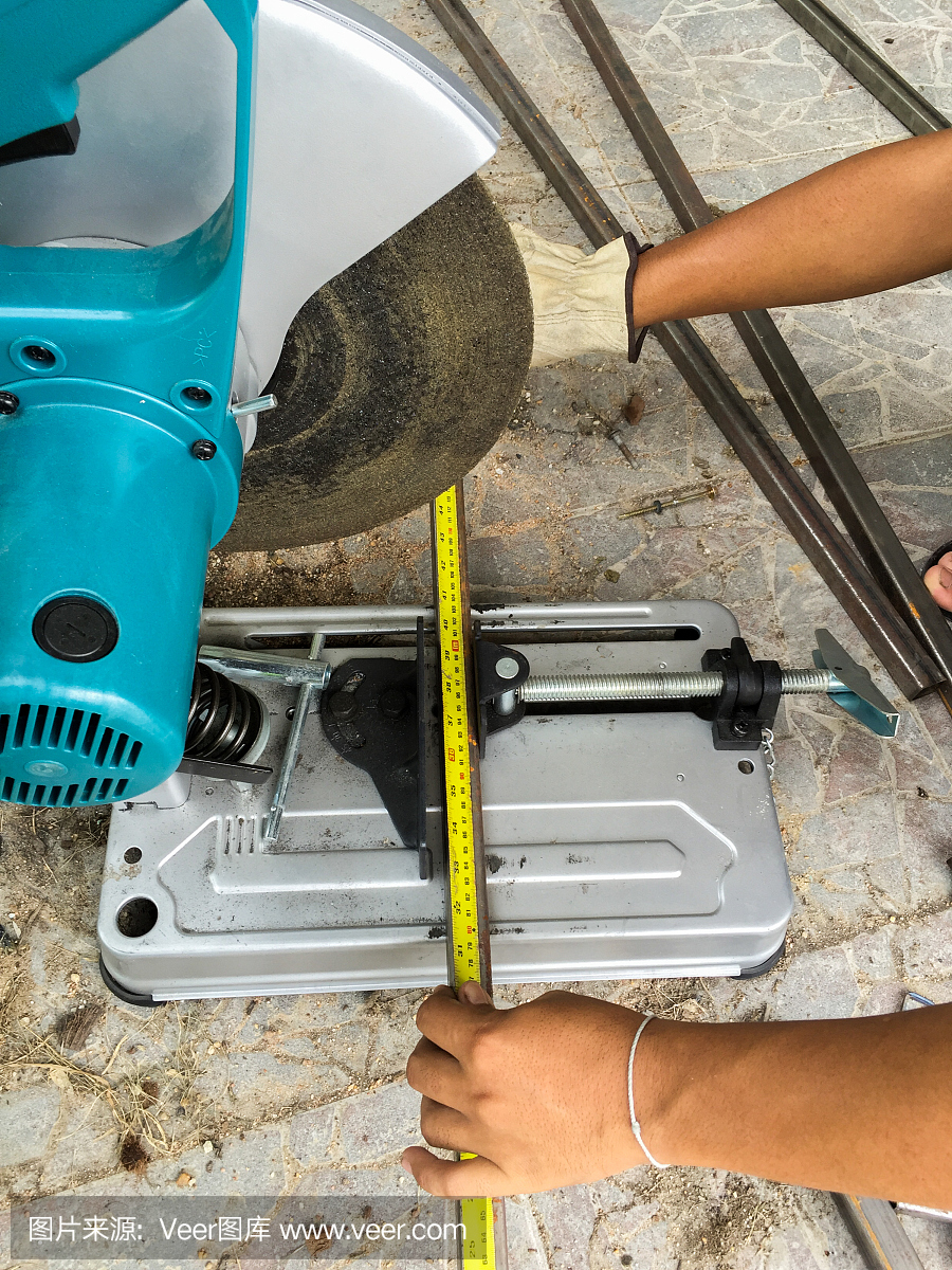 產(chǎn)業(yè)工人切割及切割措施。